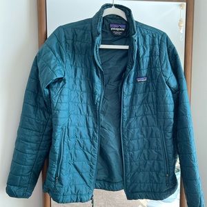 Patagonia green nano puff insulated jacket. Medium. 100% polyester.